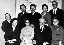 1969 г. Аркадий Михайлович Мерков и группа аспирантов и сотрудников ЦИУ.