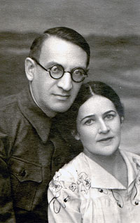 Юрий Авксентьевич с женой, Самарканд, 1945 г.
