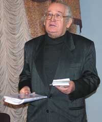 2004 .