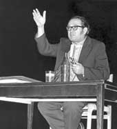 1982 .