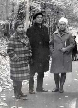С А.Г. Волковым и Л. В. Чуйко, Киев, 1973 (конференция)